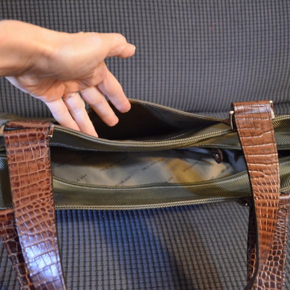 LEE's Needle ART Handle Bag Large Green Hacki faux Leather Handles approx. 18x11 - Picture 12 of 16